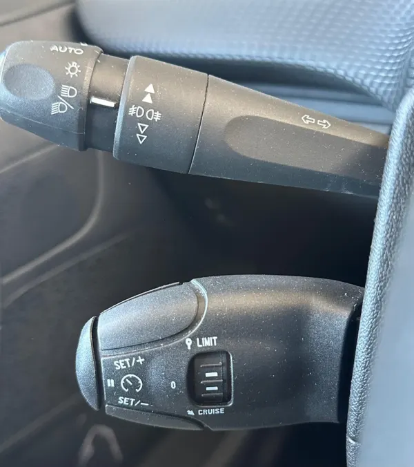 Peugeot 2008 1.2 PureTech Style 6