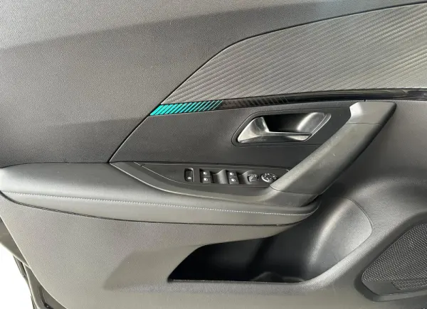 Peugeot 2008 1.2 PureTech Allure 3