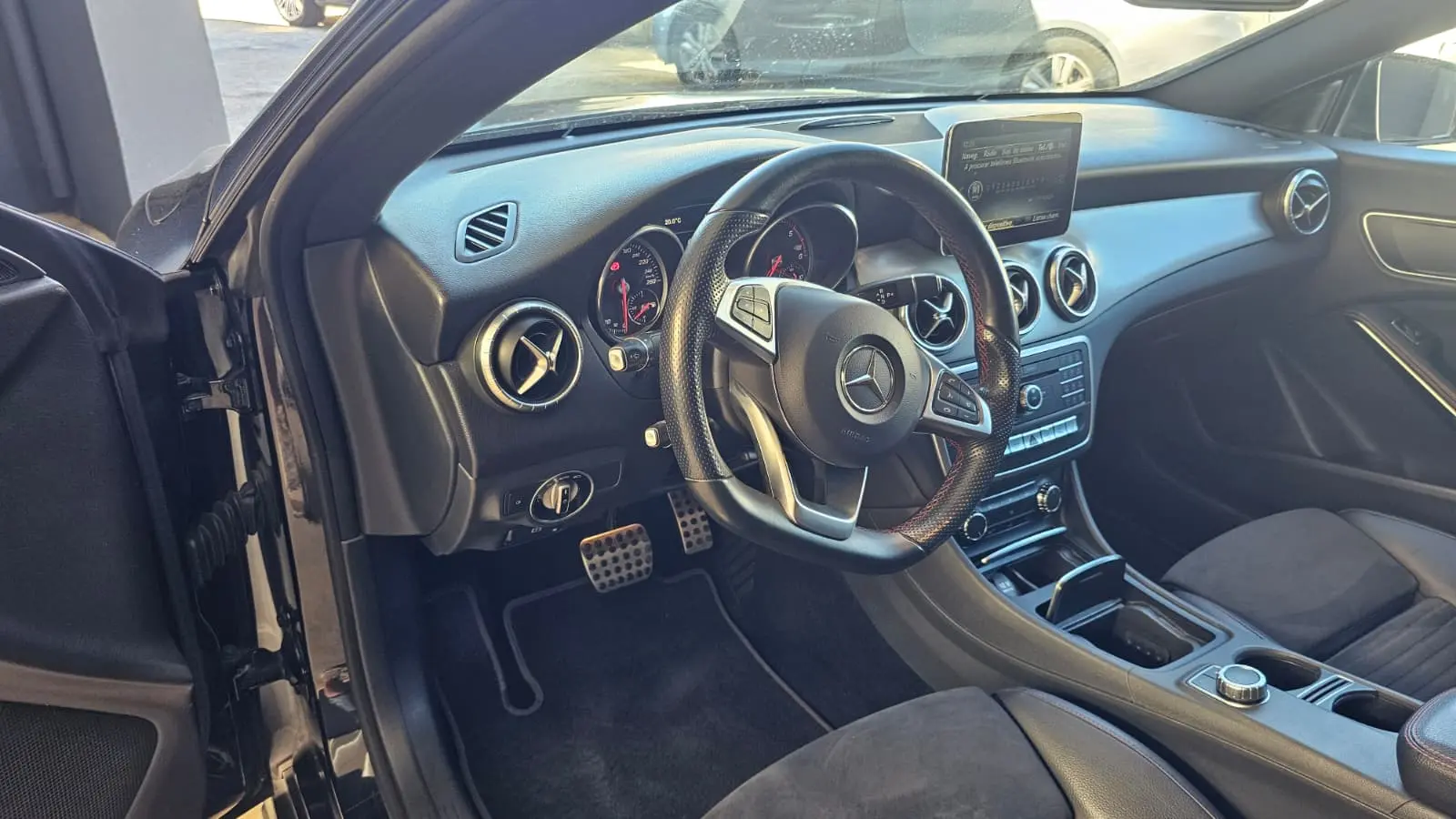 Mercedes-Benz CLA 180 d 7G-DCT AMG Line 6