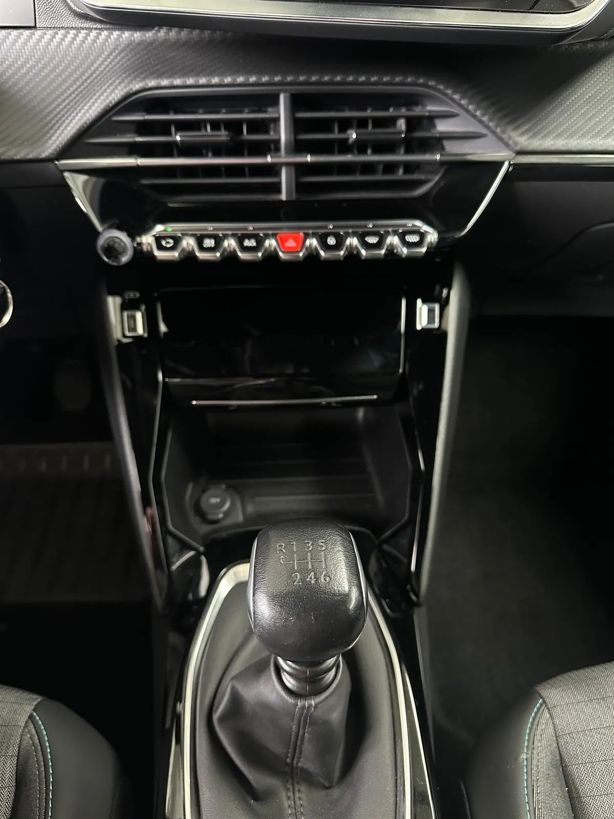 Peugeot 2008 1.2 PureTech Allure 16