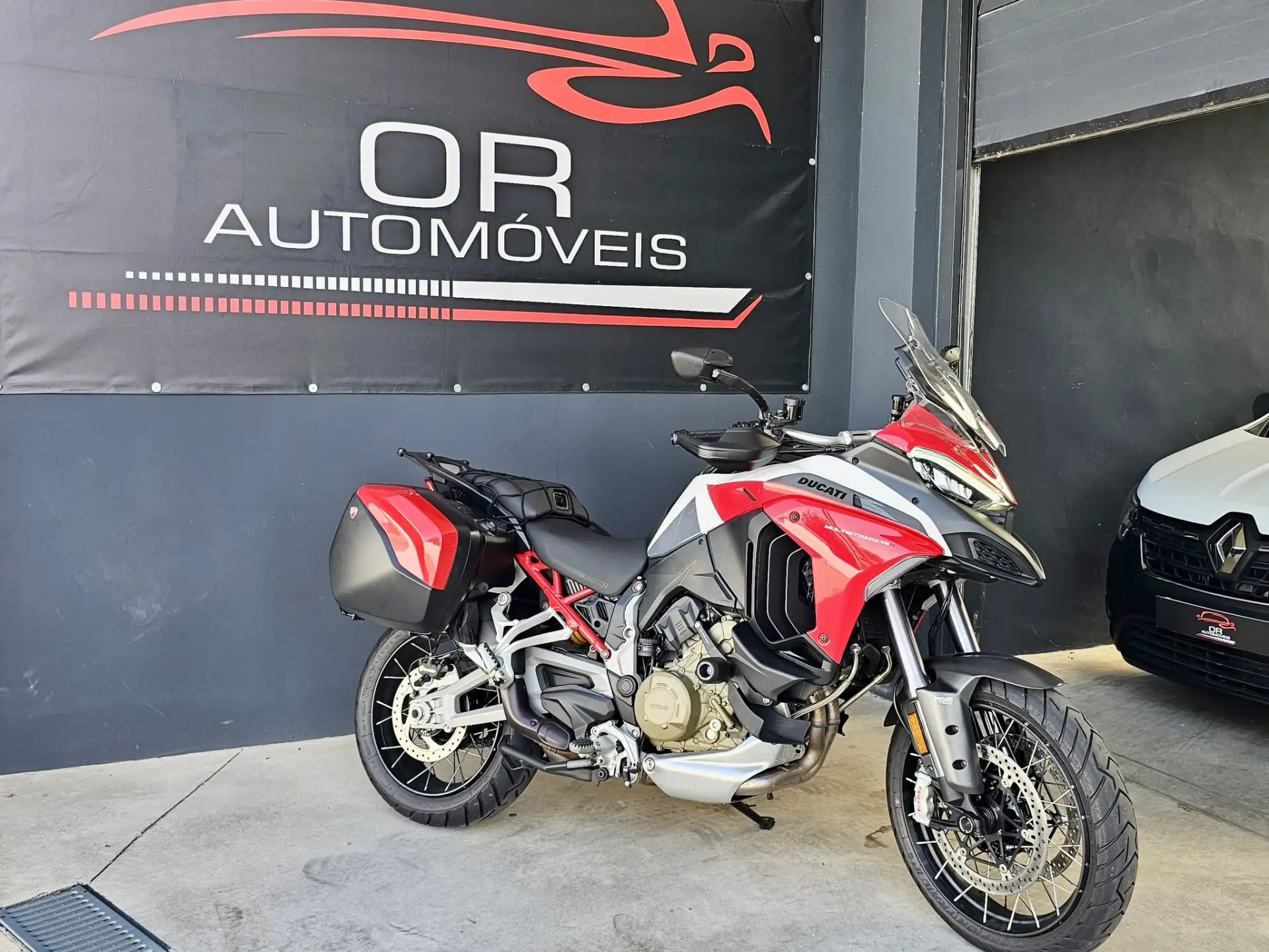 Ducati Multistrada V4 S 1