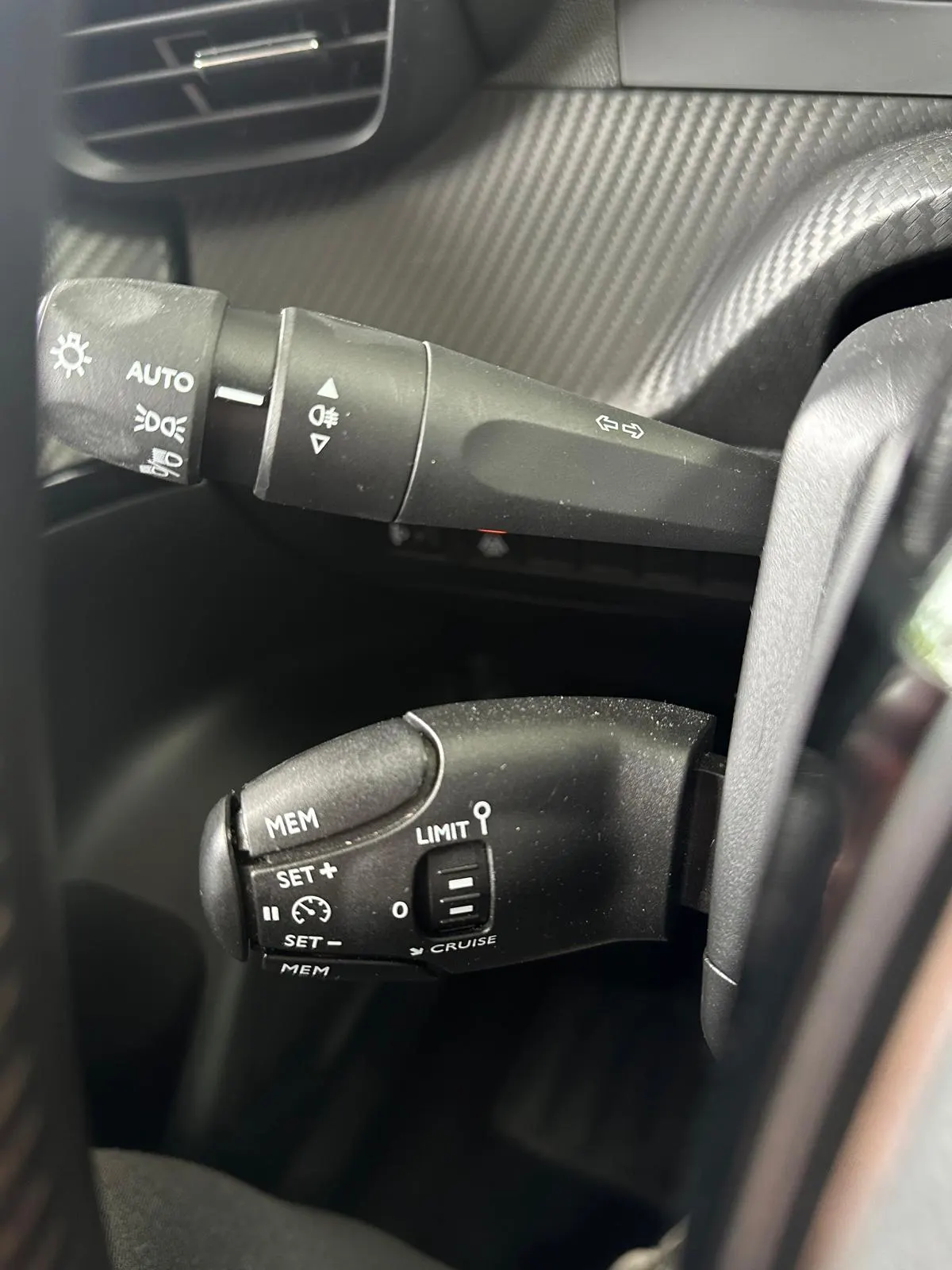 Peugeot 2008 1.2 PureTech Allure 6