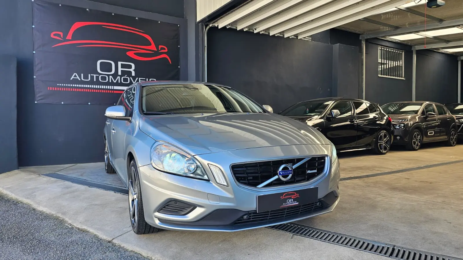 Volvo V60 1.6 D2 R-Design 1