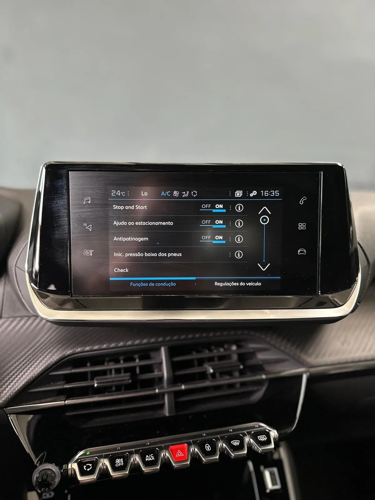 Peugeot 2008 1.2 PureTech Allure 14