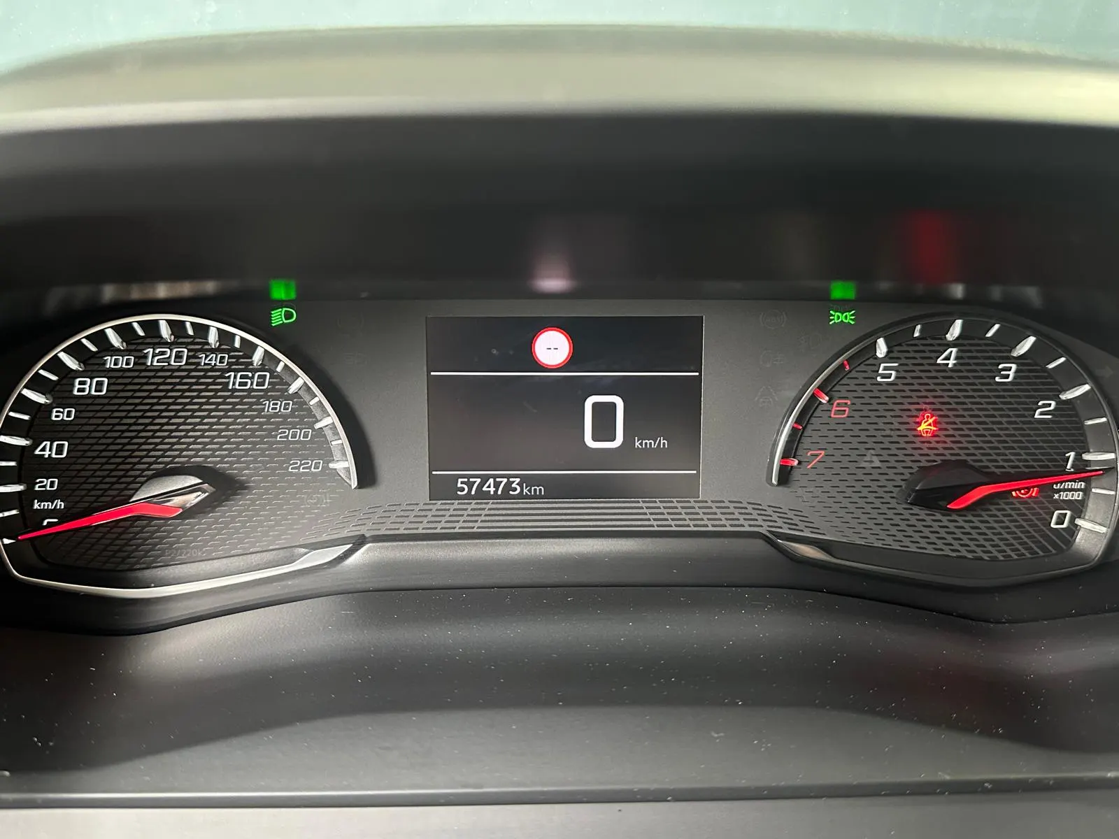 Peugeot 2008 1.2 PureTech Allure 8