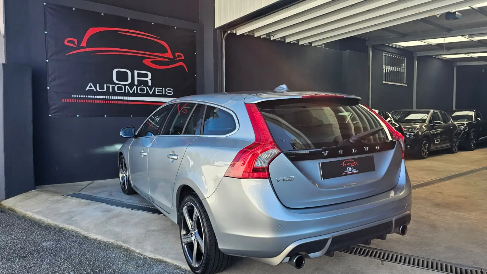 Volvo V60 1.6 D2 R-Design 3