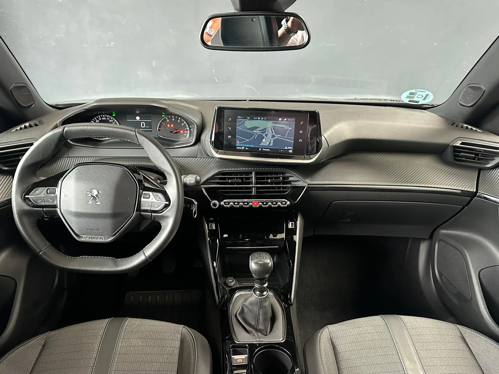 Peugeot 2008 1.2 PureTech Allure 19