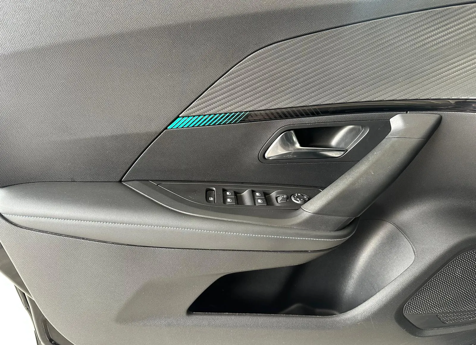 Peugeot 2008 1.2 PureTech Allure 3