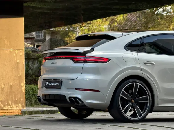 Porsche Cayenne Coupé E-Hybrid Platinum Edition 3