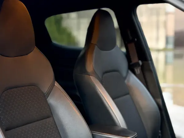 Nissan Juke 1.0 DIG-T N-Design Black 34