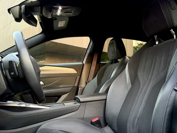 Peugeot 308 1.6 Hybrid GT Pack e-EAT8 28