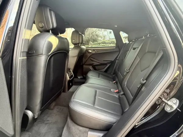 Porsche Macan Standard 35