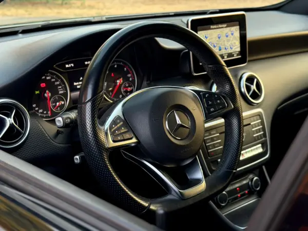 Mercedes-Benz A 180 AMG Line 21