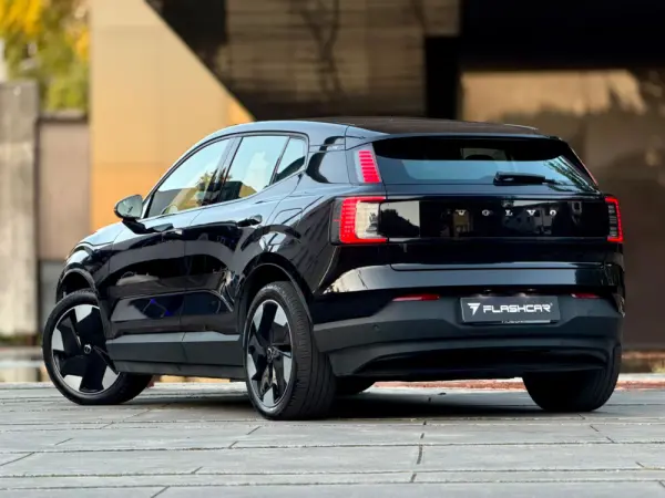 Volvo EX30 Twin Motor Performance AWD Plus 32