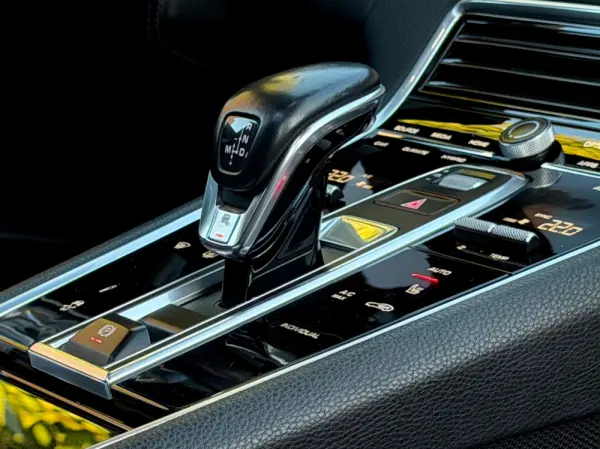 Porsche Panamera 4 E-Hybrid 6