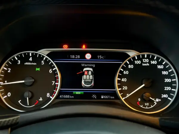 Nissan Juke 1.0 DIG-T N-Design Black 9