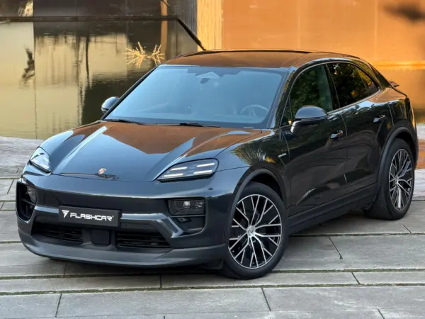 Porsche Macan Electric 32