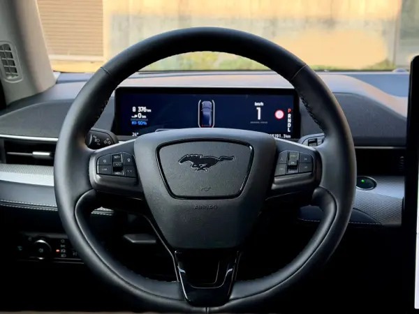 Ford Mustang Mach-E Mach-E SR RWD 76 kWh 198 kW 11
