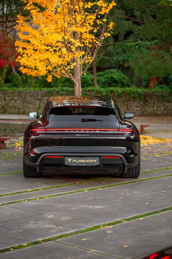 Porsche Taycan Cross Turismo 4 23