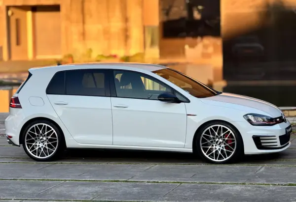 Volkswagen Golf 42