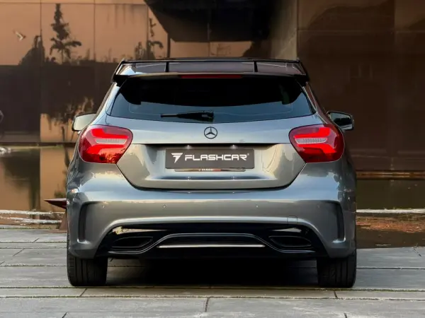 Mercedes-Benz A 180 AMG Line 15