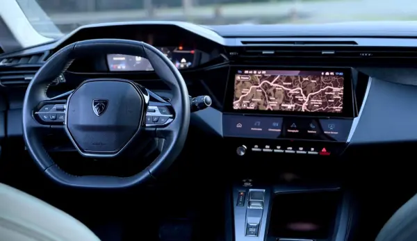 Peugeot 308 SW 1.2 PureTech Allure EAT6 4