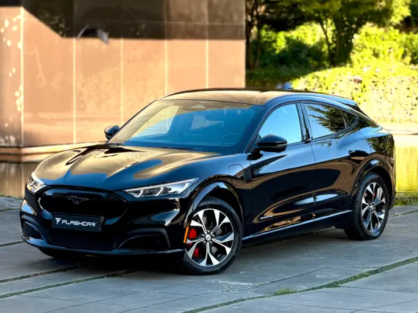 Ford Mustang Mach-E 75.7 kWh AWD RSK 19