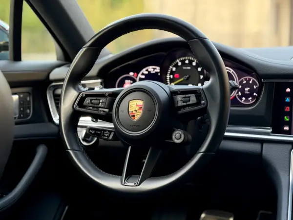 Porsche Panamera Sport Turismo 4 E-Hybrid Platinum Edition PDLS 46