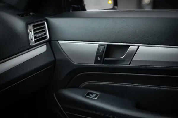 Mercedes-Benz E 220 37