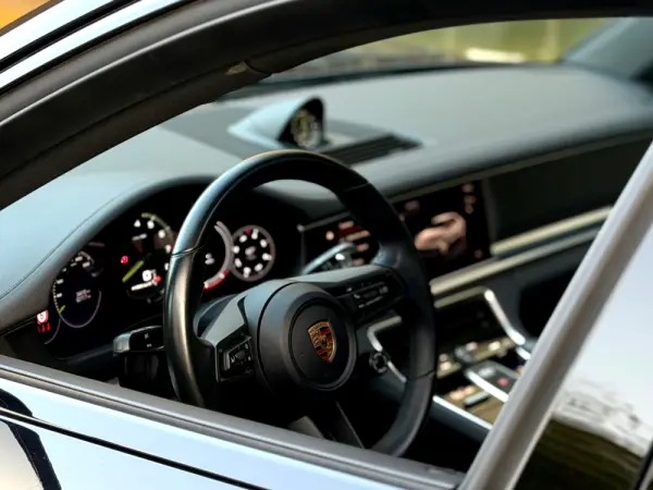 Porsche Panamera Sport Turismo 4 E-Hybrid Platinum Edition PDLS 40