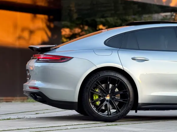 Porsche Panamera 4 E-Hybrid 39
