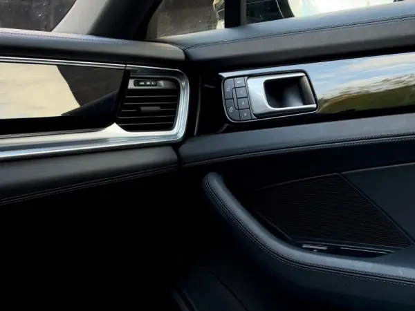 Porsche Panamera Platinum Edition 12