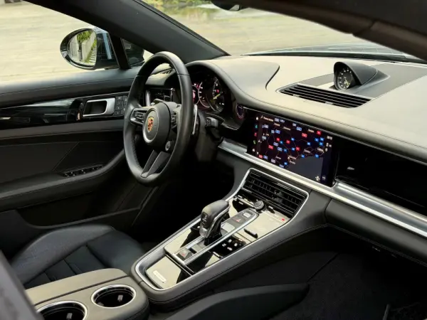 Porsche Panamera Platinum Edition 22