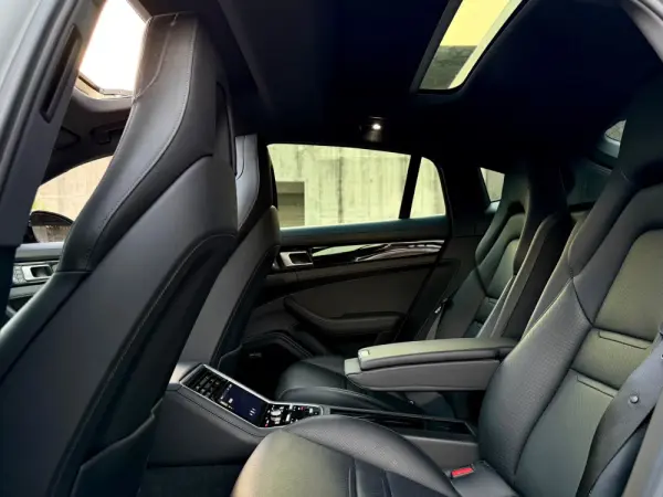 Porsche Panamera Platinum Edition 29