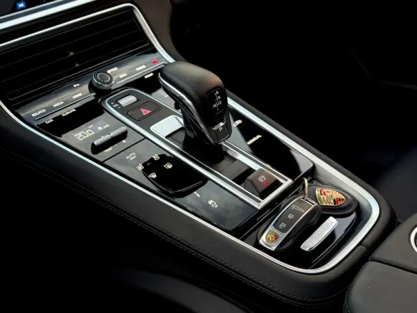 Porsche Panamera Platinum Edition 30