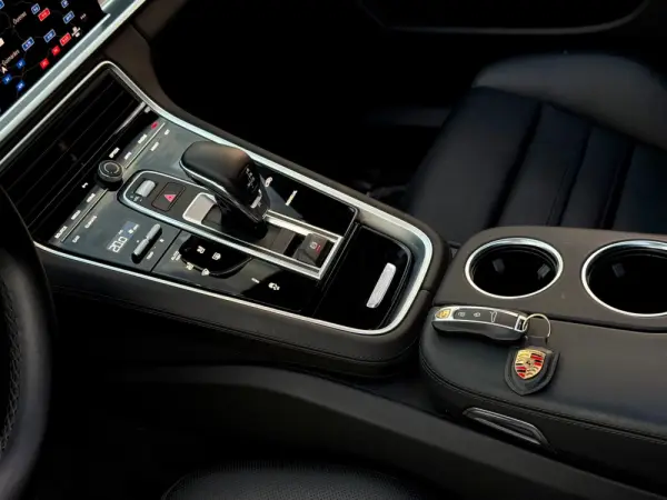 Porsche Panamera Platinum Edition 32