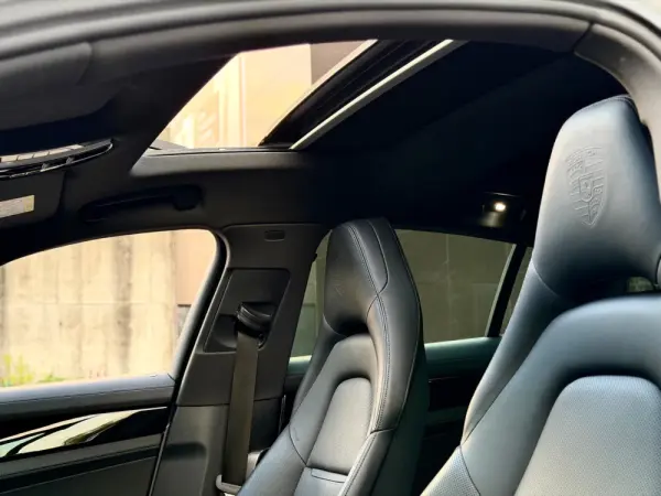 Porsche Panamera Platinum Edition 35