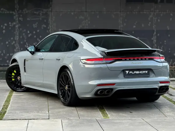 Porsche Panamera Platinum Edition 40