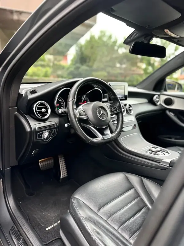 Mercedes-Benz GLC 250 d Coupé AMG Line 4-Matic 13
