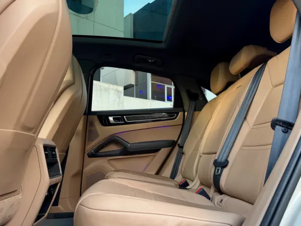 Porsche Cayenne Coupé E-Hybrid Platinum Edition 10