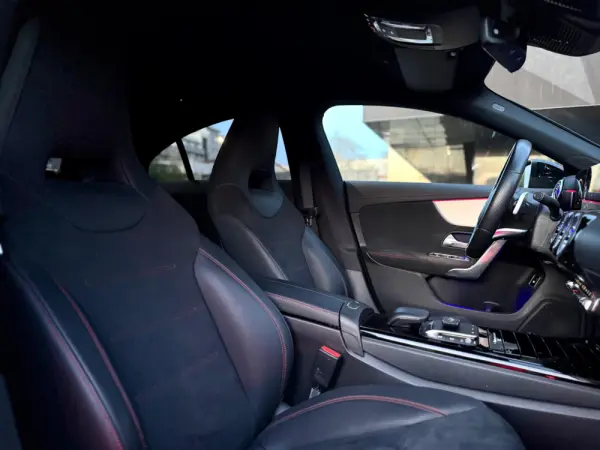 Mercedes-Benz CLA 250 e 8G-DCT AMG Line 29