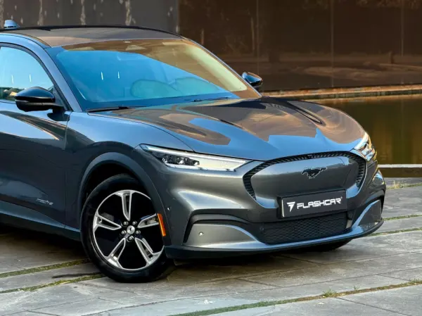 Ford Mustang Mach-E Mach-E SR RWD 76 kWh 198 kW 3