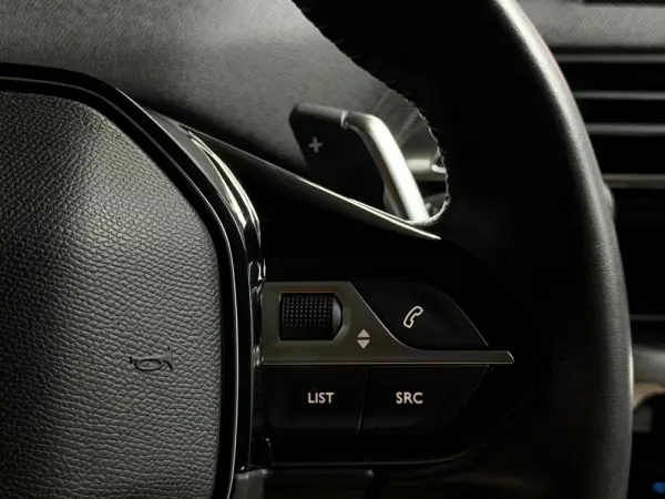 Peugeot 3008 1.2 PureTech Allure Pack EAT8 26