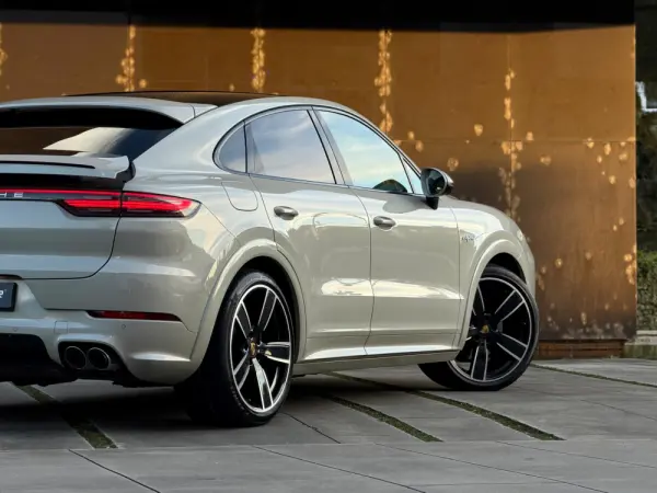 Porsche Cayenne Coupé E-Hybrid Platinum Edition 54