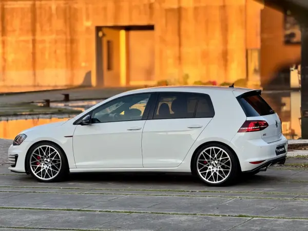 Volkswagen Golf 33