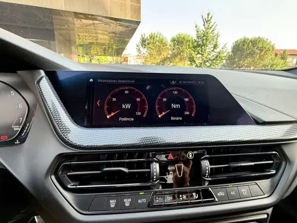 BMW 118 i Pack Desportivo M Auto 29