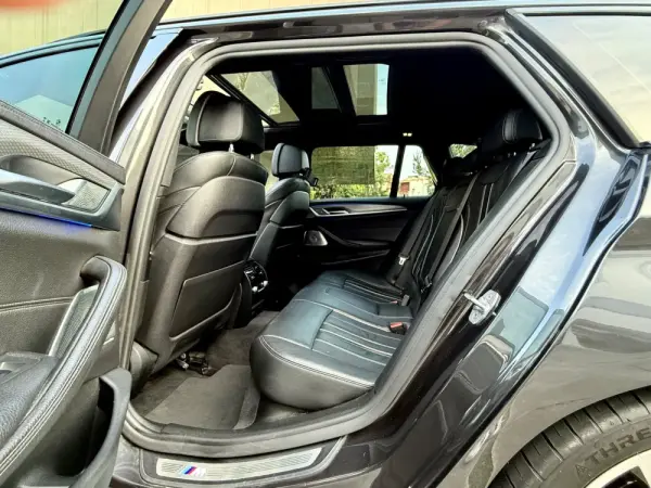 BMW 520 d Pack M Auto 10
