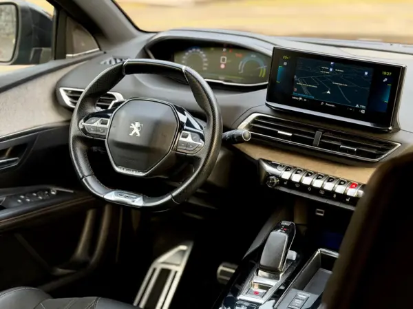 Peugeot 3008 1.6 Hybrid4 GT Line e-EAT8 8
