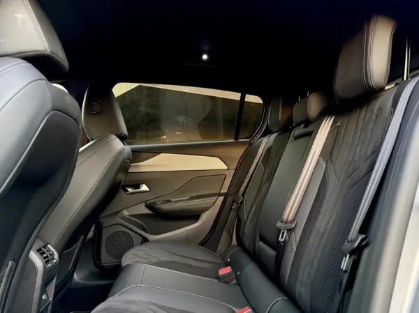 Peugeot 308 1.6 Hybrid GT Pack e-EAT8 8