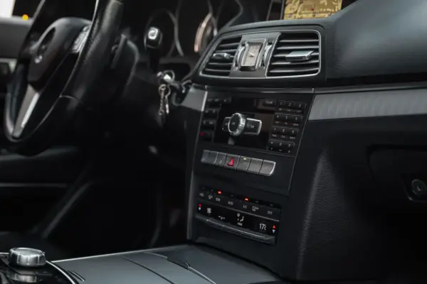 Mercedes-Benz E 220 48